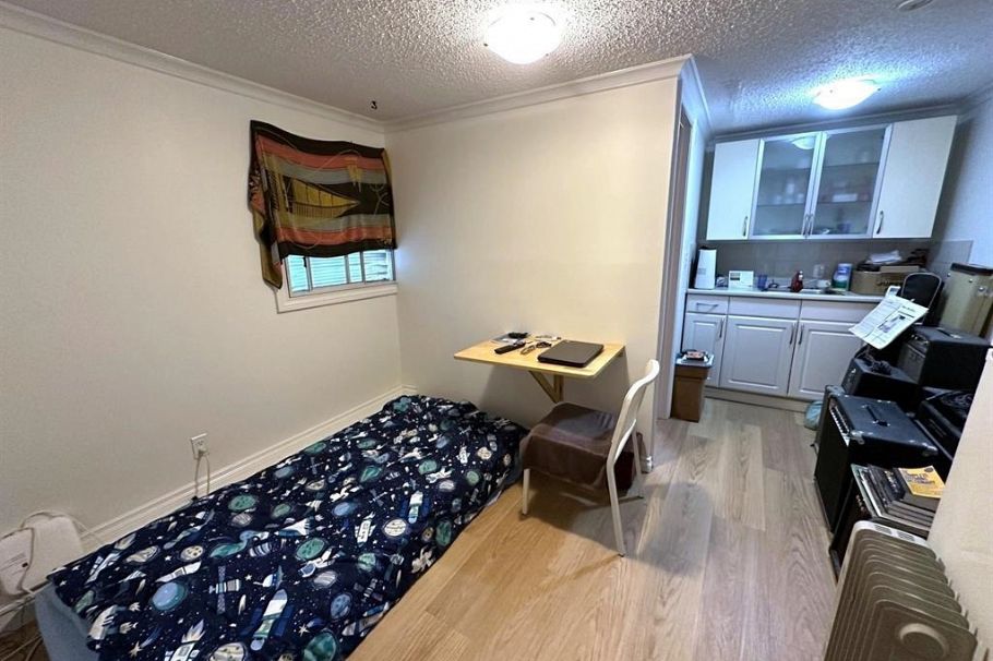 610 Salsbury Drive Vancouver, BC - 23