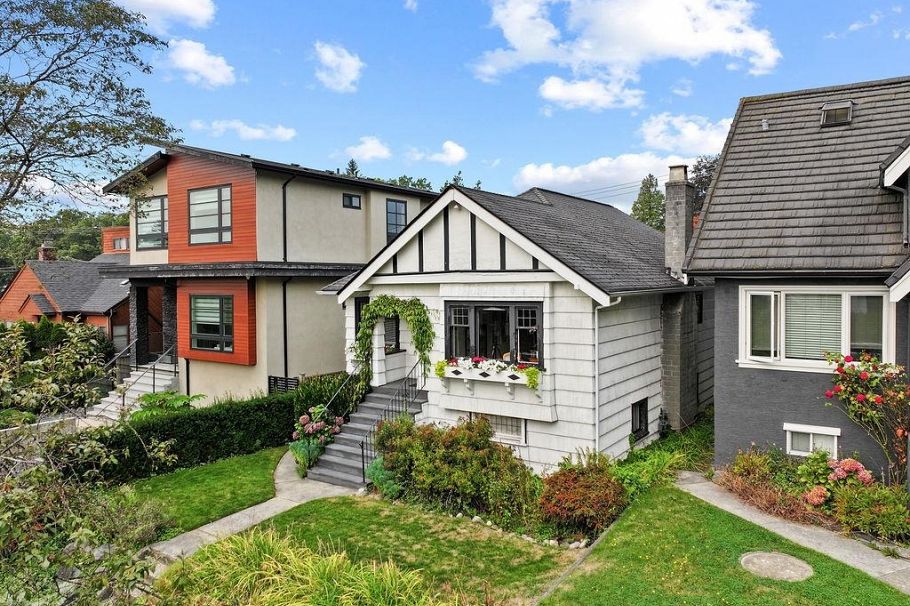 2865 W 33rd Avenue Vancouver, BC - 33