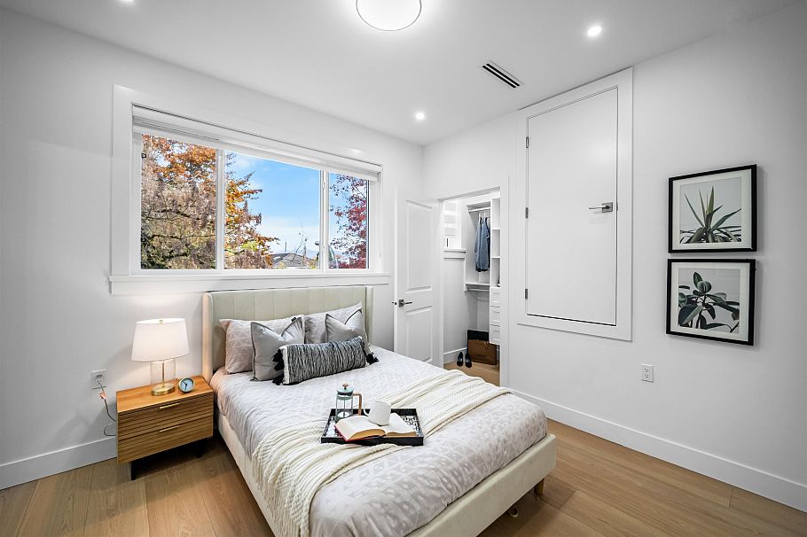 2076 E 50th Avenue Vancouver, BC - 8