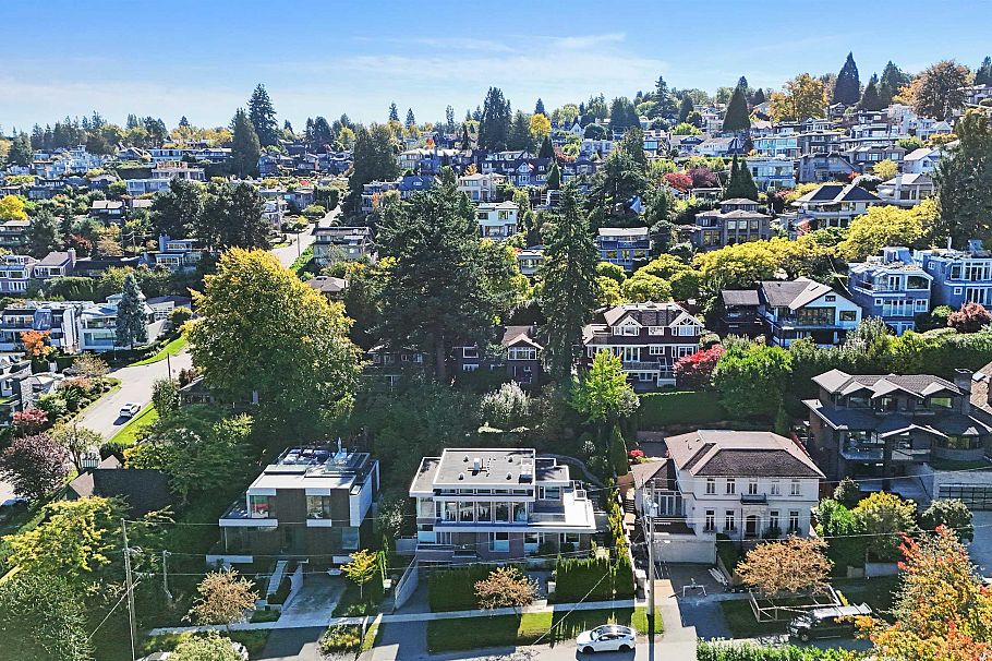 4523 W 1st Avenue Vancouver, BC - 24