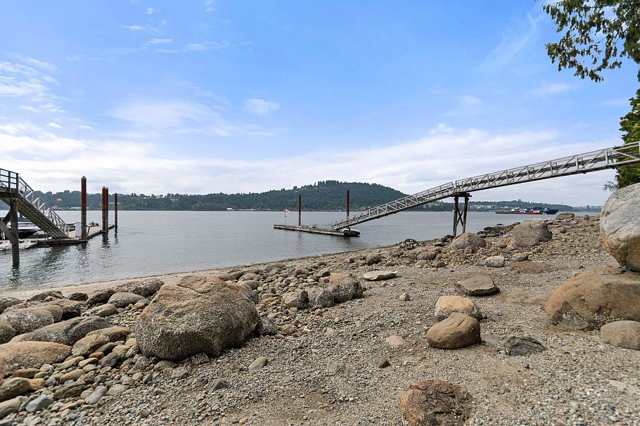 3772 Dollarton Highway North Vancouver, BC - 35