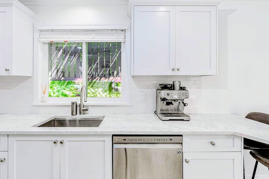 1 252 W 13th Street North Vancouver, BC - 8