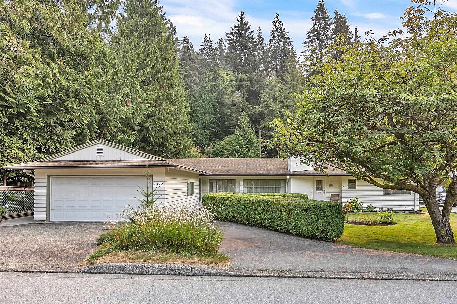1372 Riverside Drive North Vancouver, BC - 1