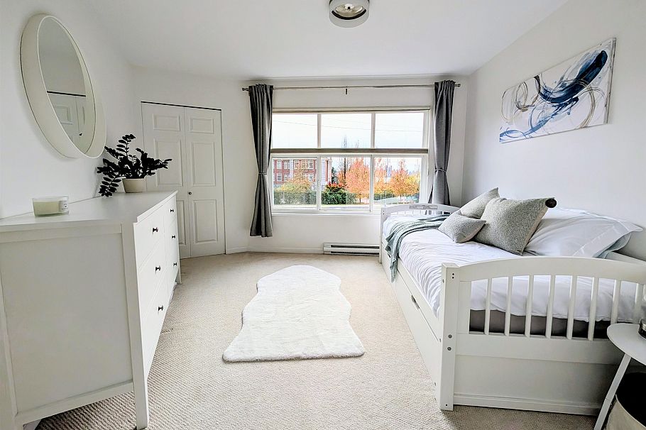 1 252 W 13th Street North Vancouver, BC - 19