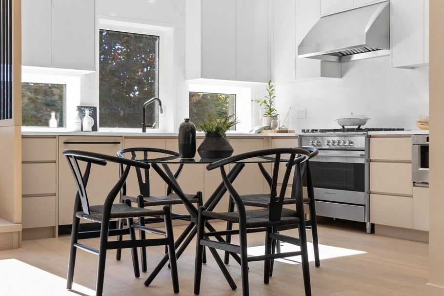 2430 W 49th Avenue Vancouver, BC - 13