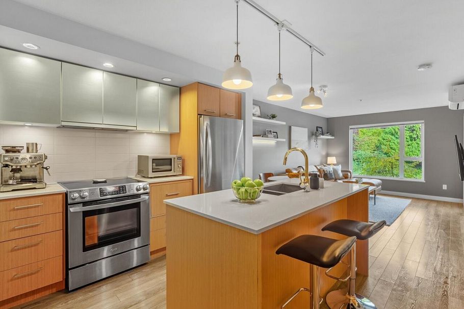 208 221 E 3rd Street North Vancouver, BC - 3