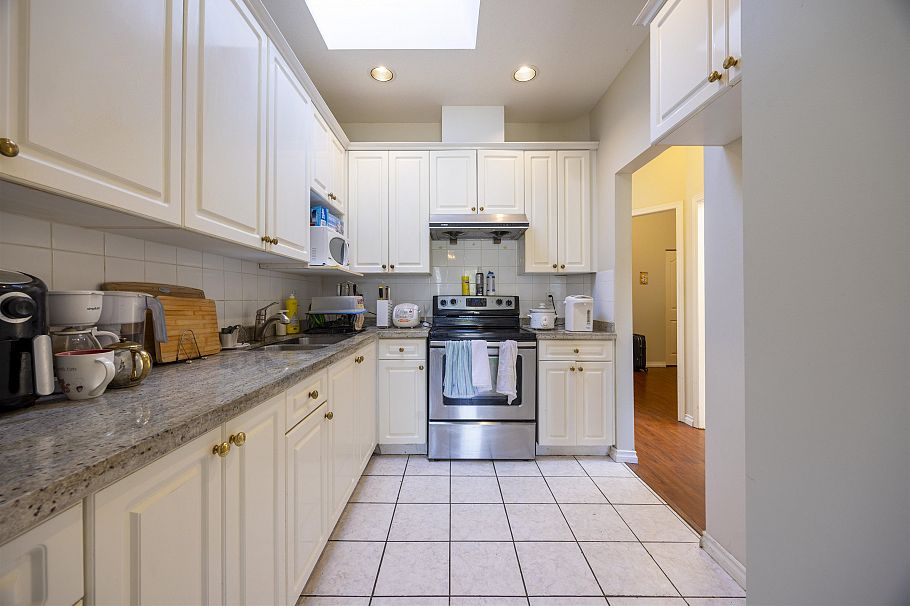 739 E 20th Avenue Vancouver, BC - 5