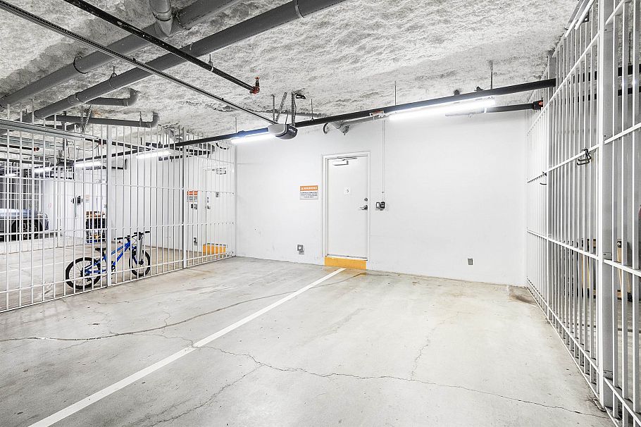 5 1133 Ridgewood Drive North Vancouver, BC - 37