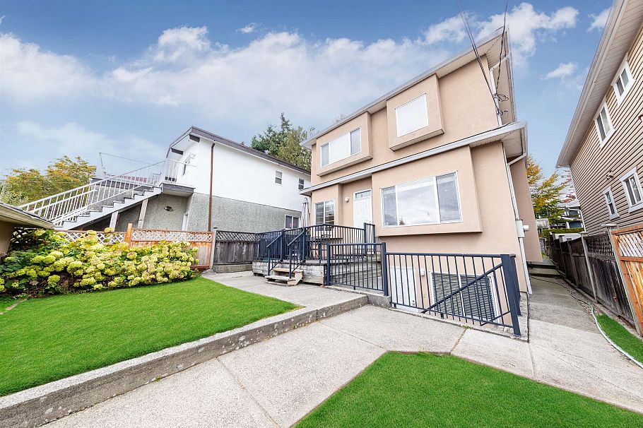 260 W 63rd Avenue Vancouver, BC - 32