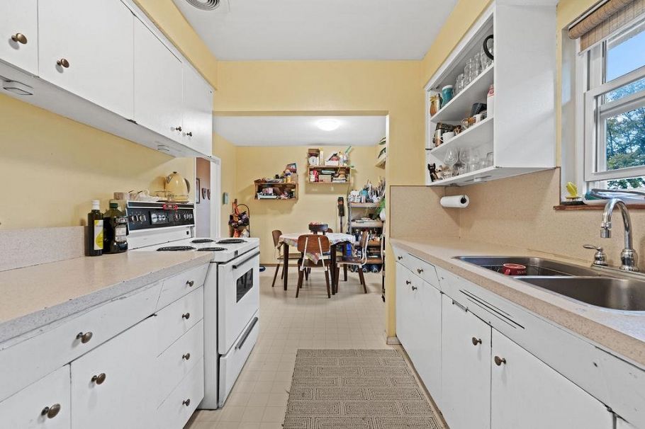 3605 Oxford Street Vancouver, BC - 14