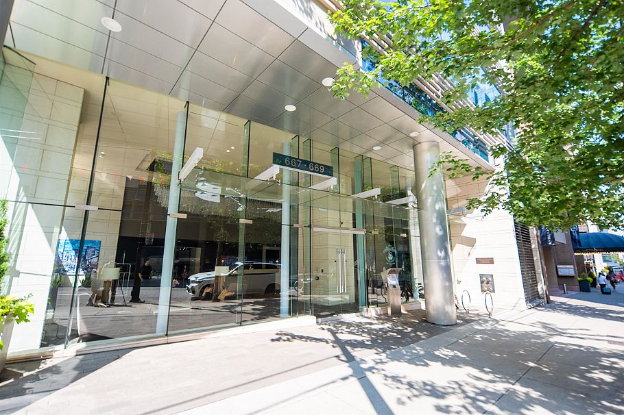 4101 667 Howe Street Vancouver, BC - 2