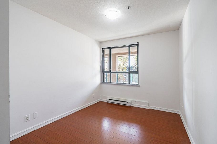 211 223 Mountain Highway North Vancouver, BC - 14