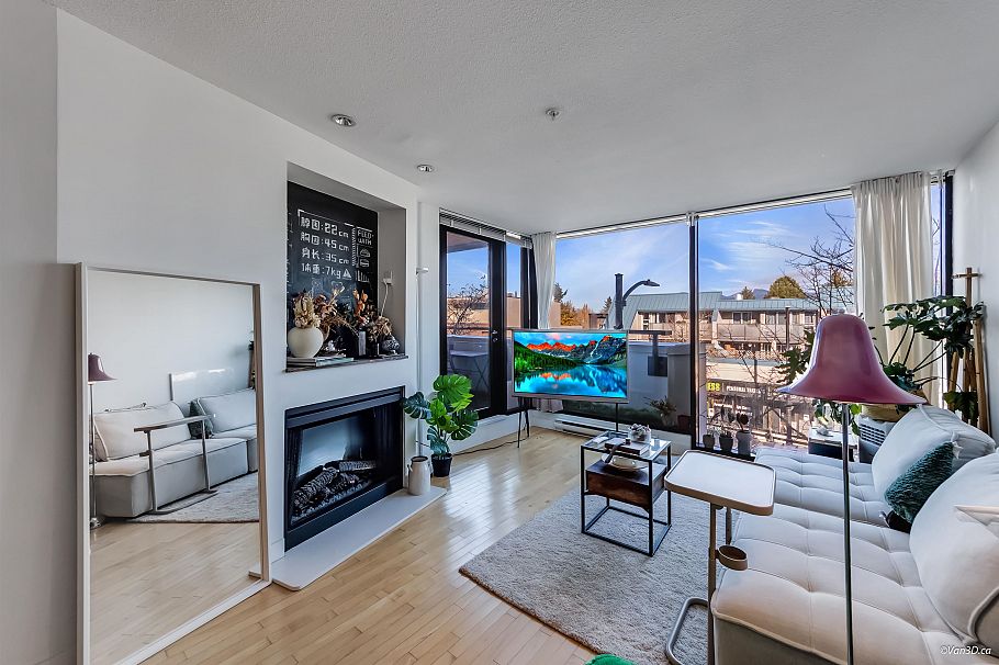 304 2525 Blenheim Street Vancouver, BC - 1