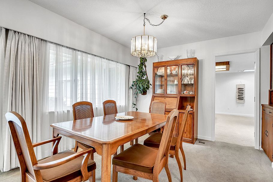 1372 Riverside Drive North Vancouver, BC - 9