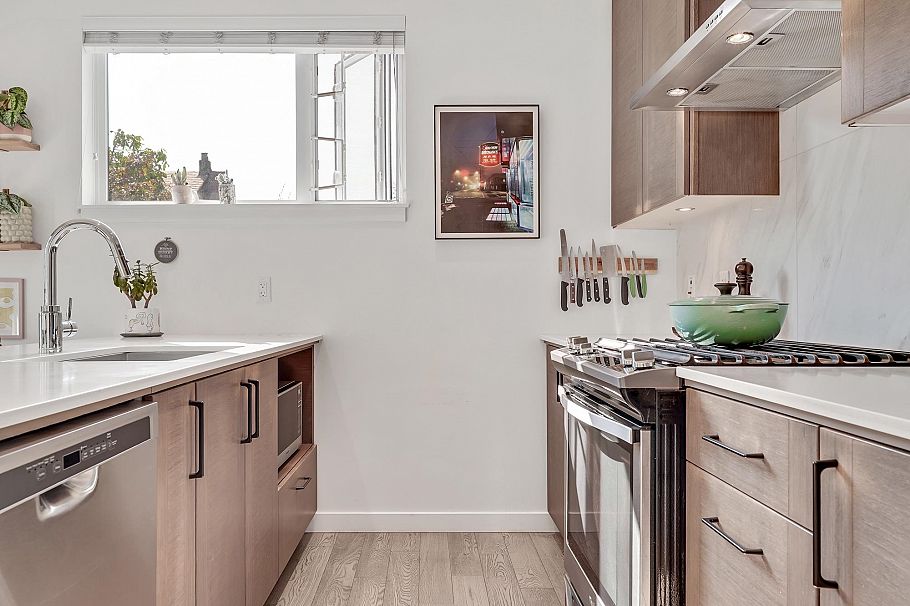 5962 St. George Street Vancouver, BC - 4