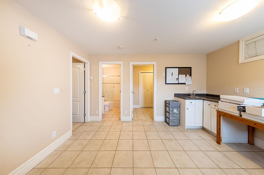 260 W 63rd Avenue Vancouver, BC - 31