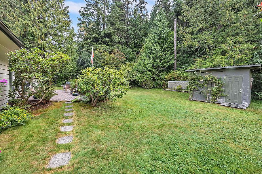 1372 Riverside Drive North Vancouver, BC - 32