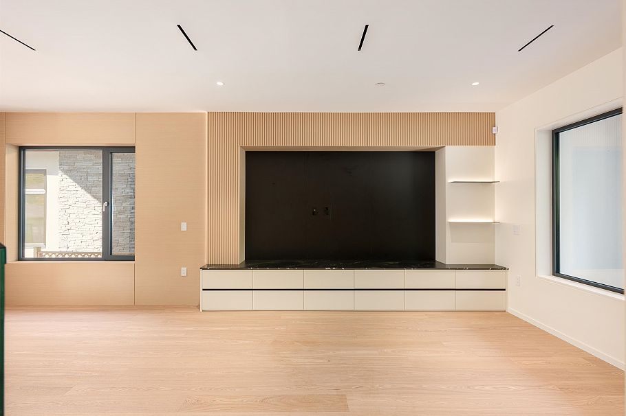 4475 Wallace Street Vancouver, BC - 4