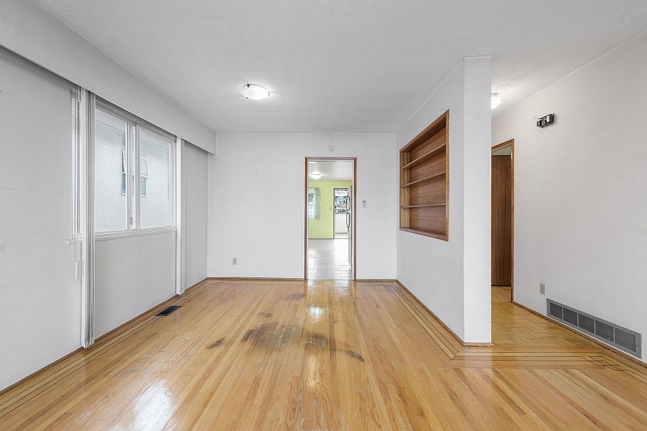 3220 E 19th Avenue Vancouver, BC - 21