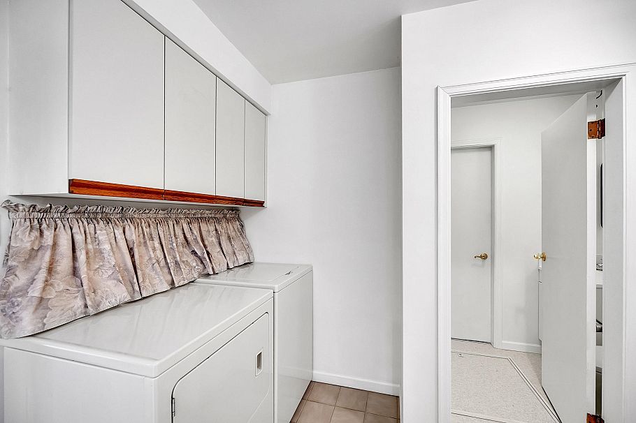 1372 Riverside Drive North Vancouver, BC - 26