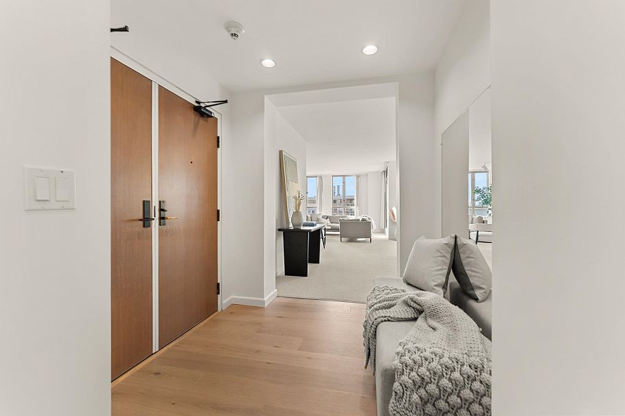 701 5850 Balsam Street Vancouver, BC - 3