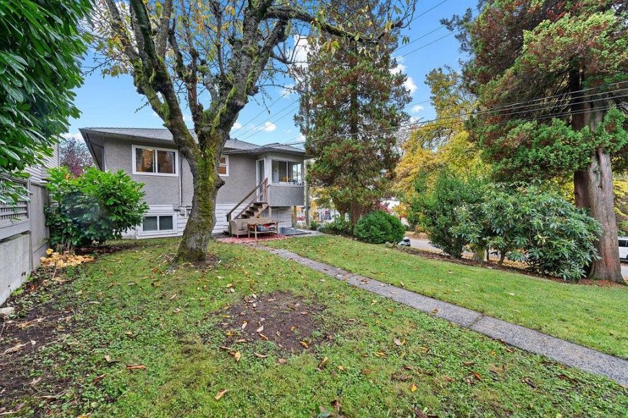 3605 Oxford Street Vancouver, BC - 25