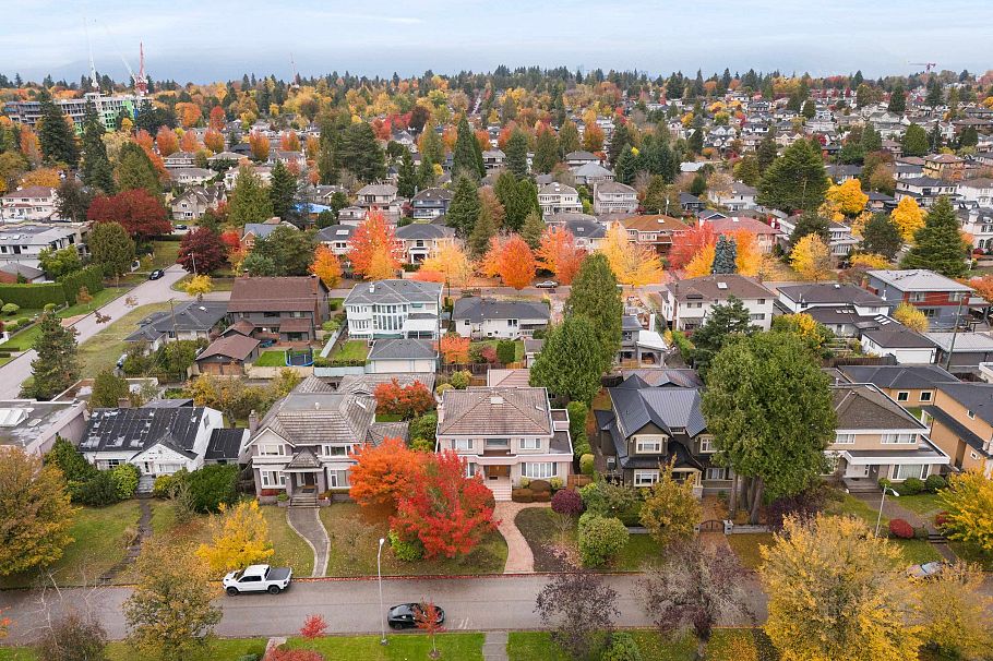 1363 W 51 Avenue Vancouver, BC - 5