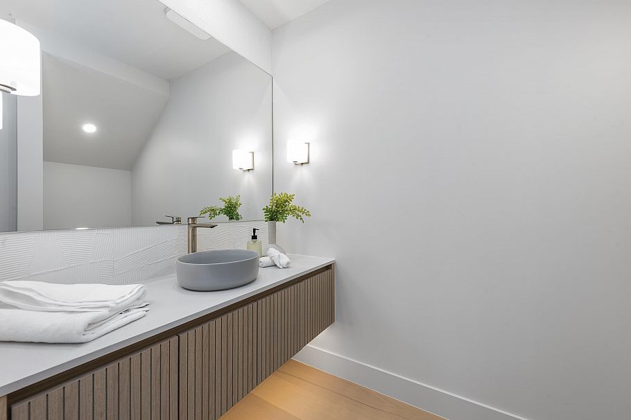 1 2136 E 10 Avenue Vancouver, BC - 19