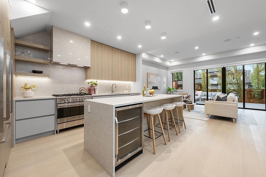 2 2136 E 10th Avenue Vancouver, BC - 6