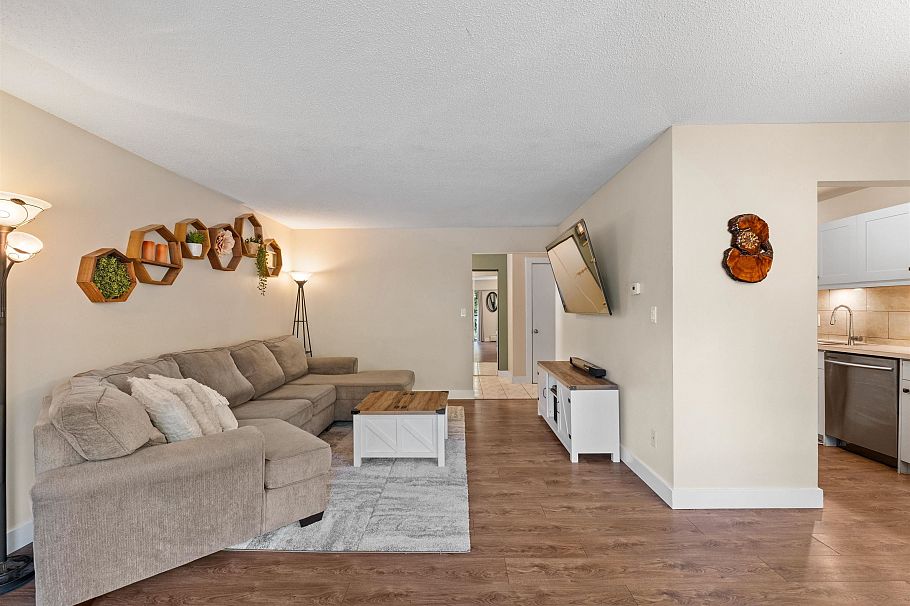 86 1050 Premier Street North Vancouver, BC - 1