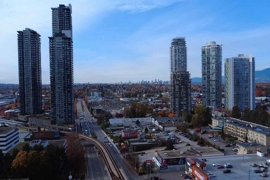 402 2008 Rosser Avenue Burnaby, BC - 1