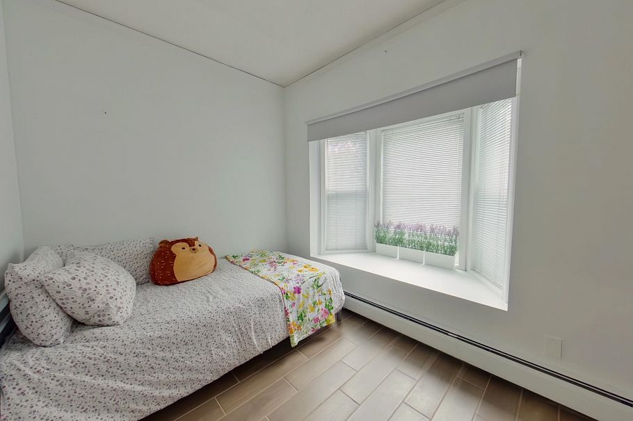 4427 W 16th Avenue Vancouver, BC - 9