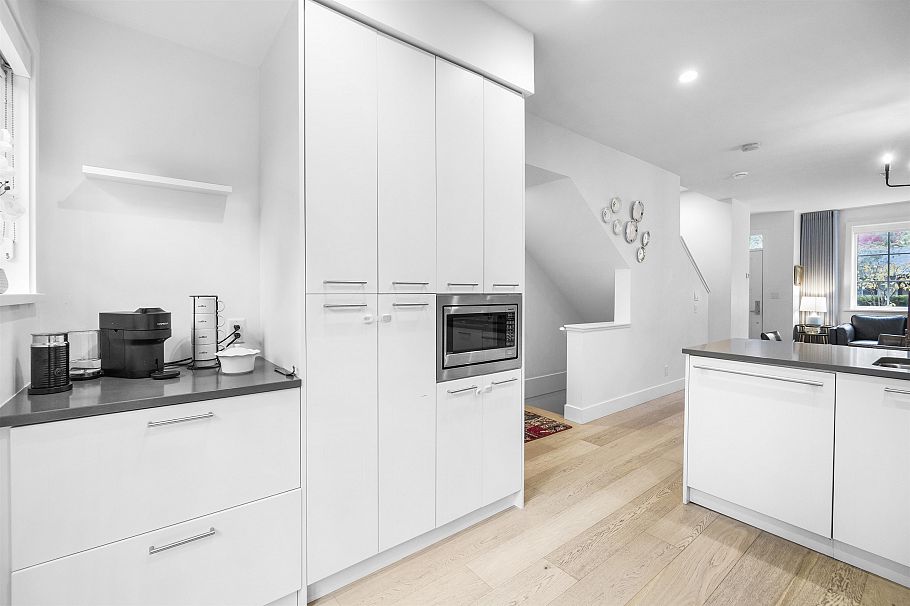 5 1133 Ridgewood Drive North Vancouver, BC - 17