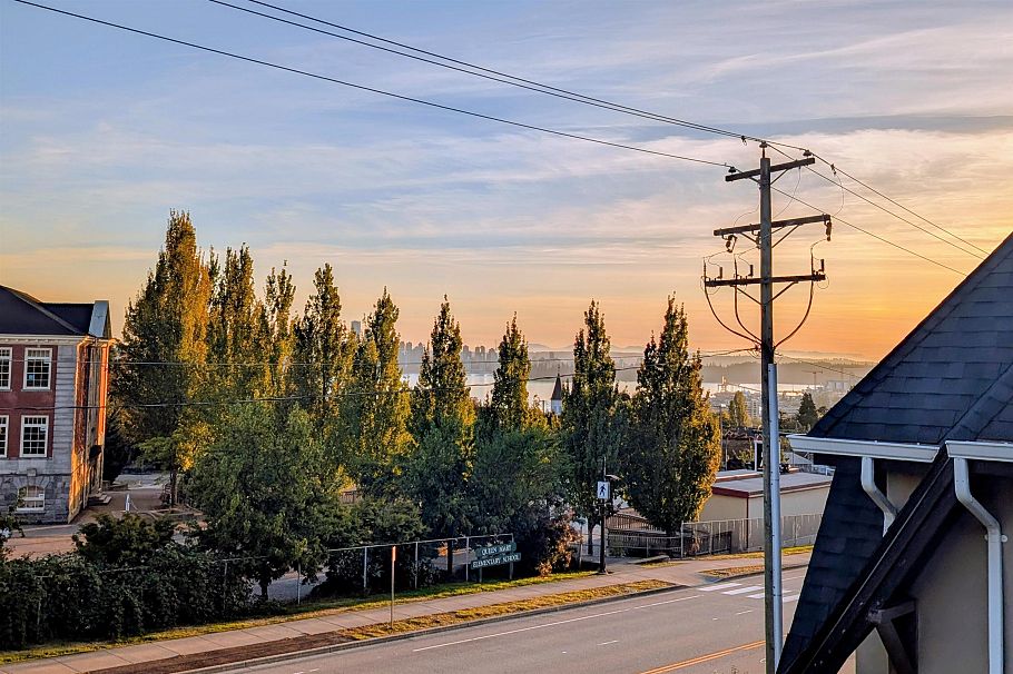 1 252 W 13th Street North Vancouver, BC - 24