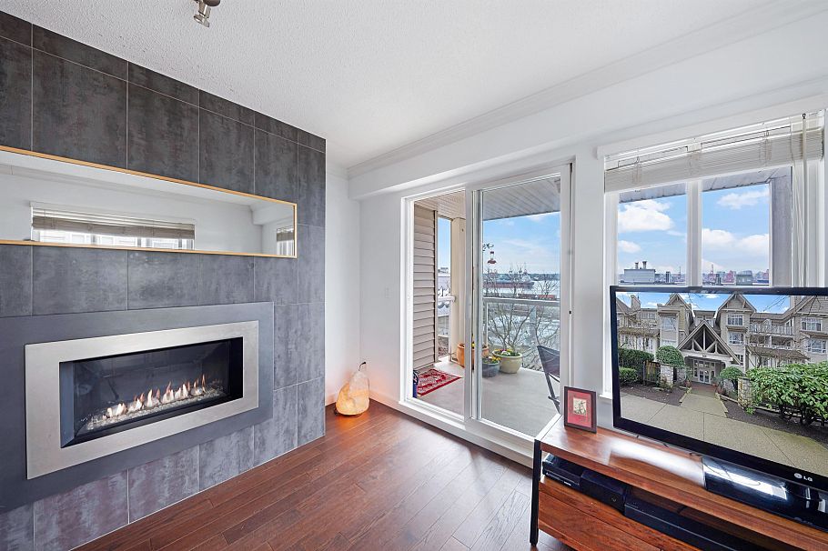 213 365 E 1st Street North Vancouver, BC - 10