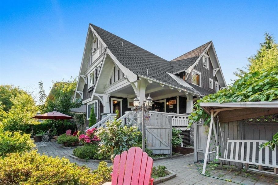 387 W 13th Avenue Vancouver, BC - 2