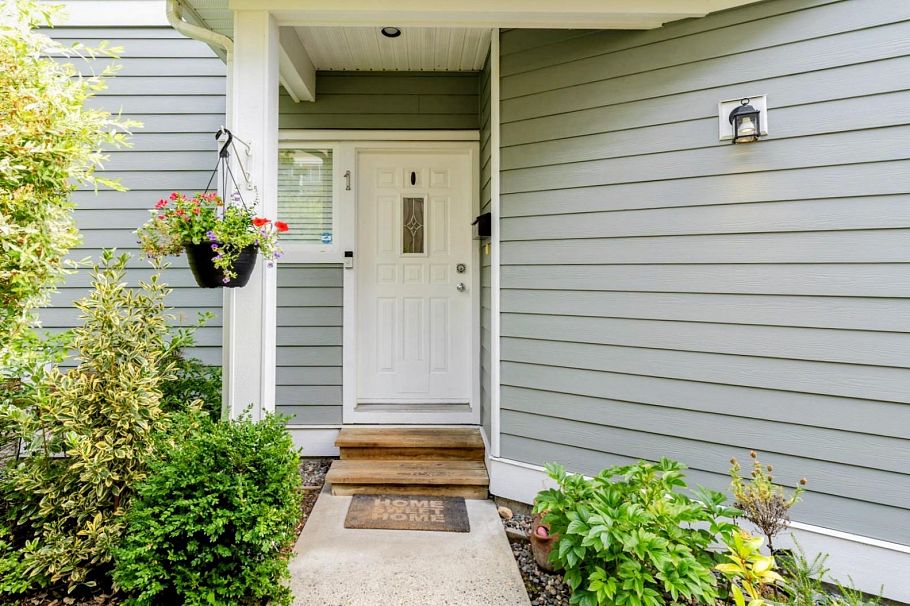 1 252 W 13th Street North Vancouver, BC - 3