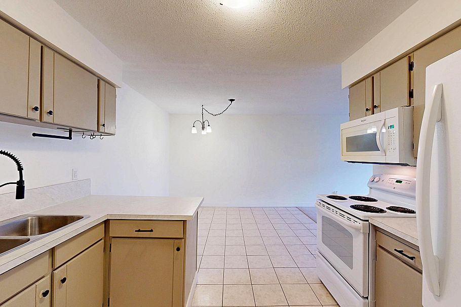 206 138 W 18th Street North Vancouver, BC - 3