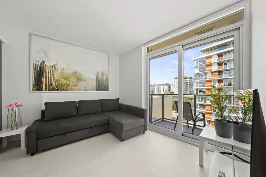 725 180 E 2nd Avenue Vancouver, BC - 1