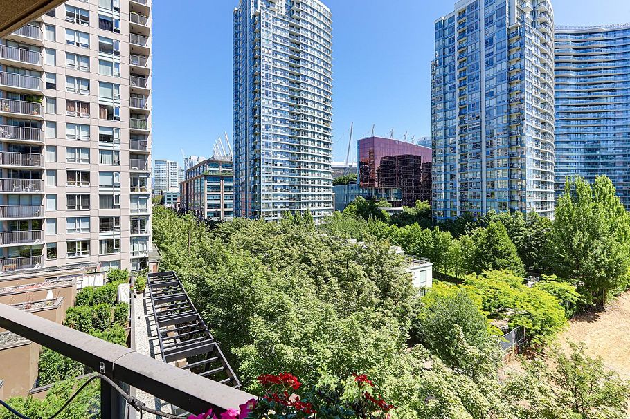 603 989 Beatty Street Vancouver, BC - 2