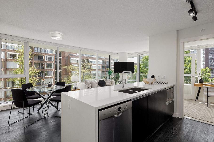 608 1009 Harwood Street Vancouver, BC - 2