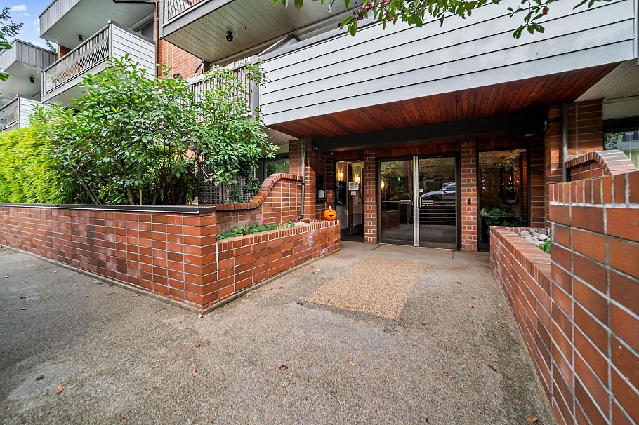 229 2033 Triumph Street Vancouver, BC - 2