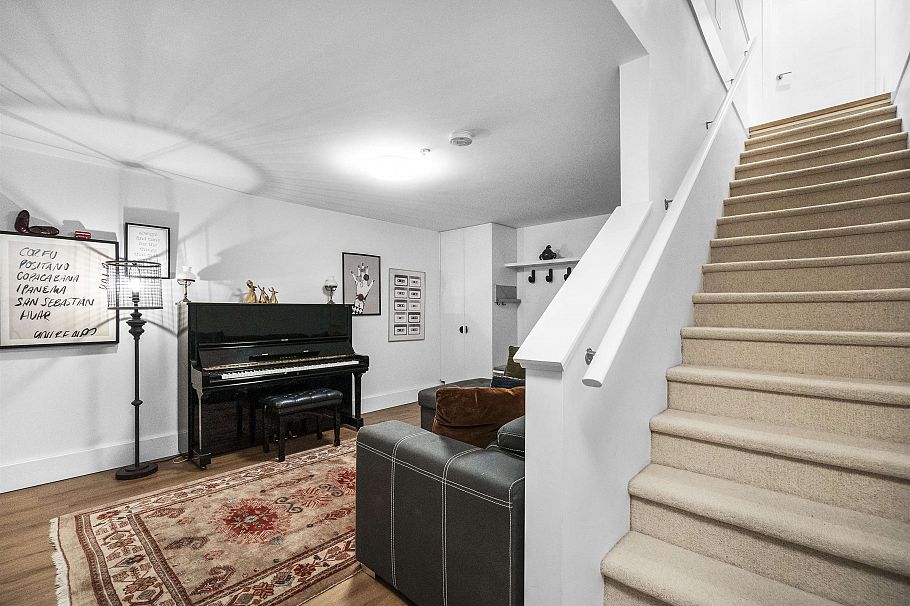 5 1133 Ridgewood Drive North Vancouver, BC - 22