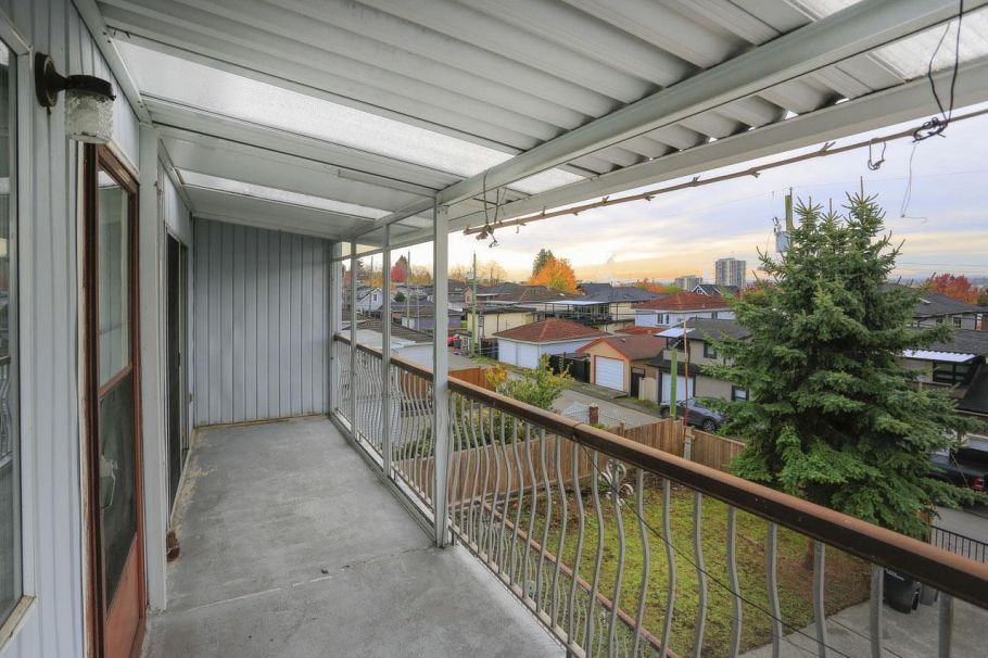 448 E 59th Avenue Vancouver, BC - 5