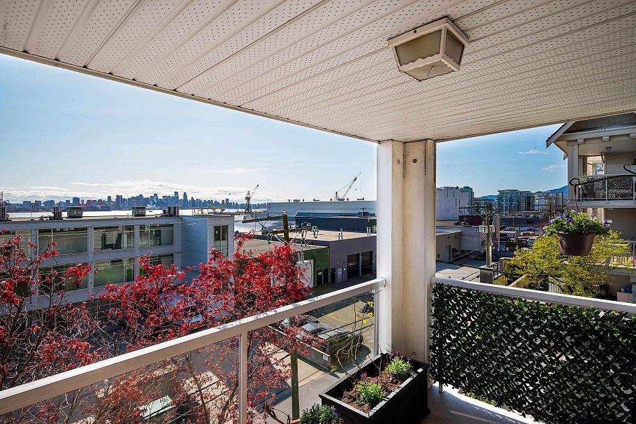 213 365 E 1st Street North Vancouver, BC - 18