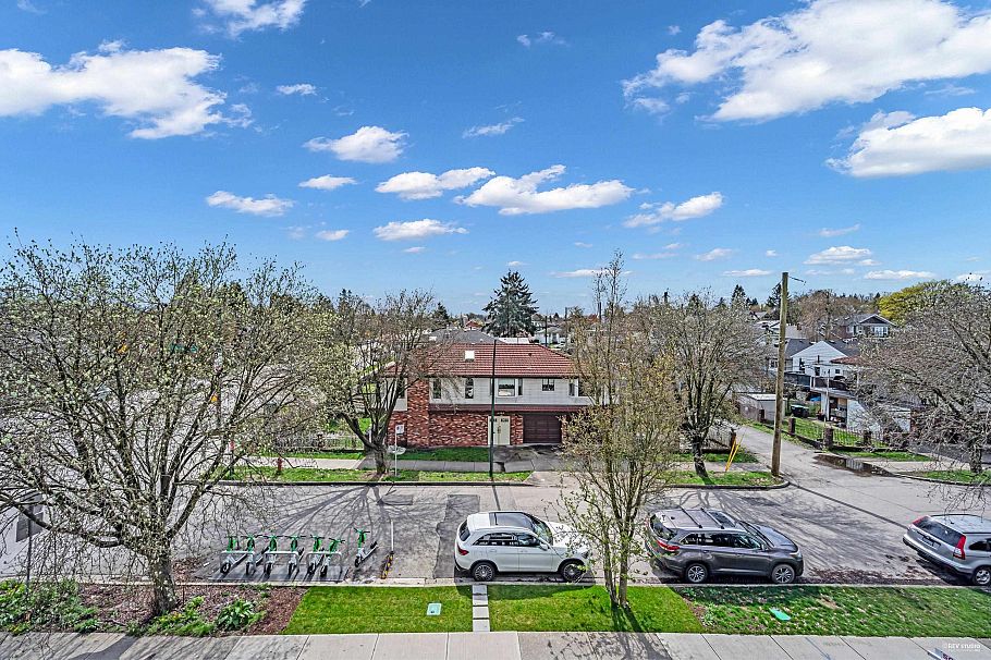 2371 Adanac Street Vancouver, BC - 23