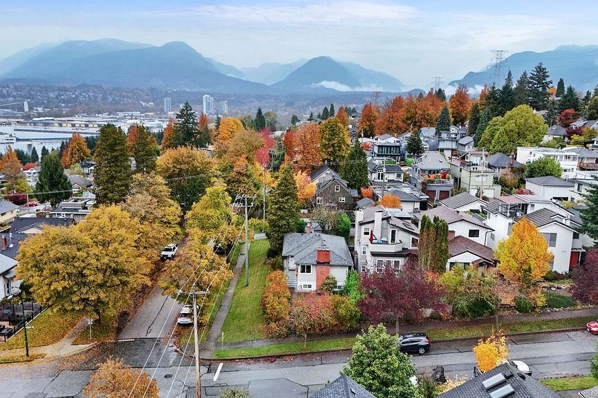 3605 Oxford Street Vancouver, BC - 3