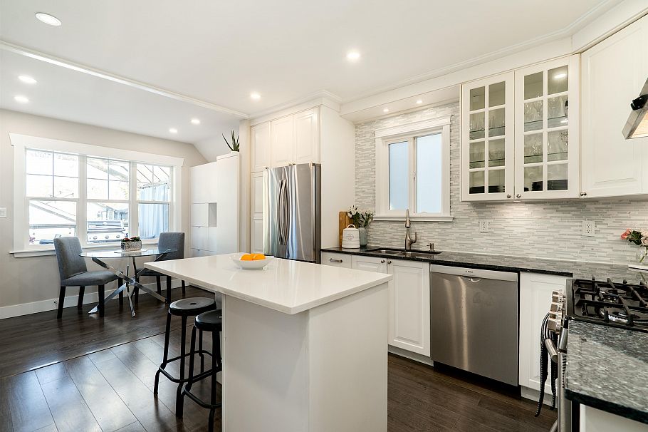 2267 Napier Street Vancouver, BC - 14