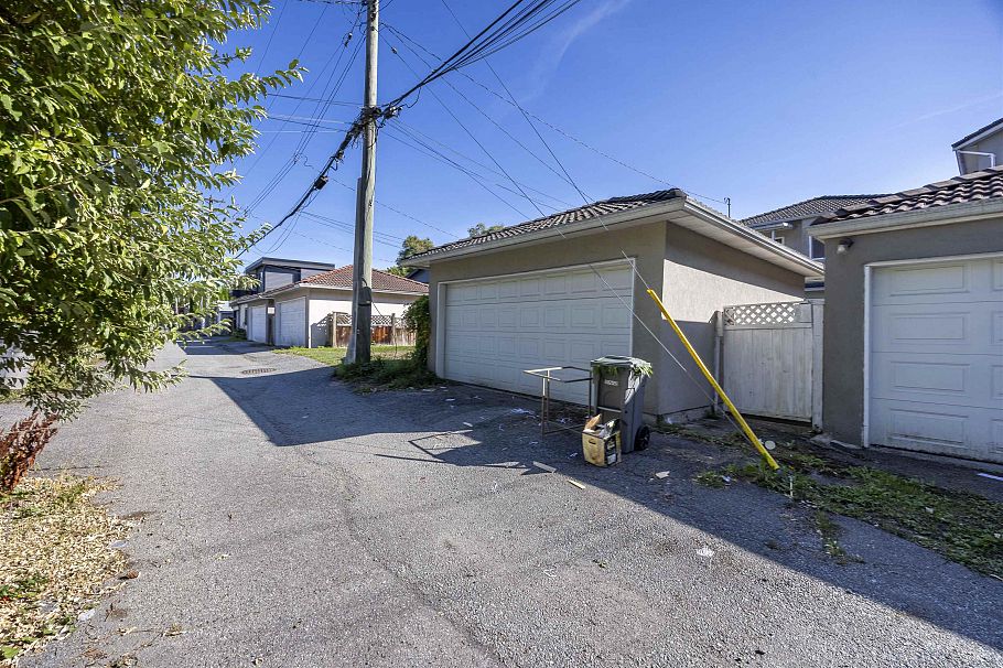 739 E 20th Avenue Vancouver, BC - 29
