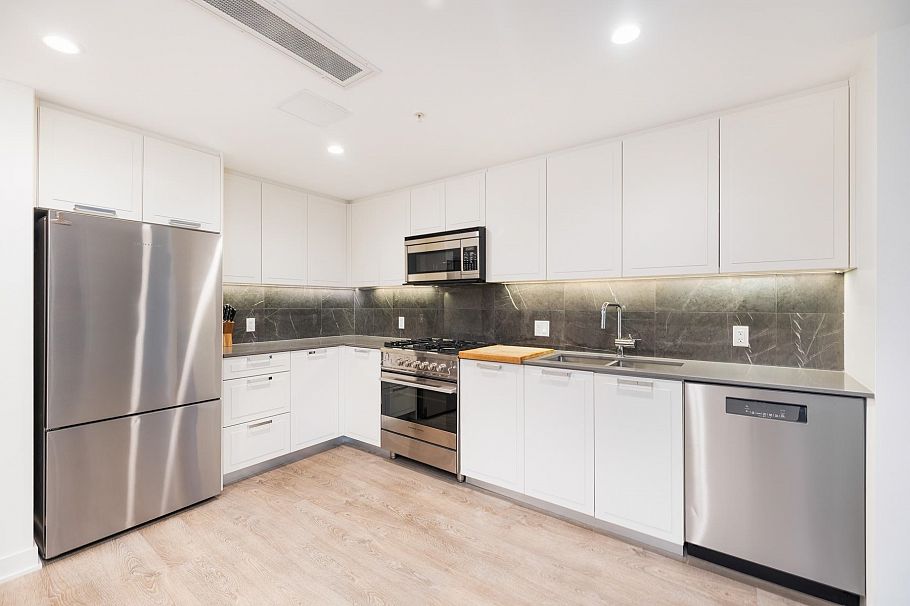 502 1401 Hunter Street North Vancouver, BC - 4